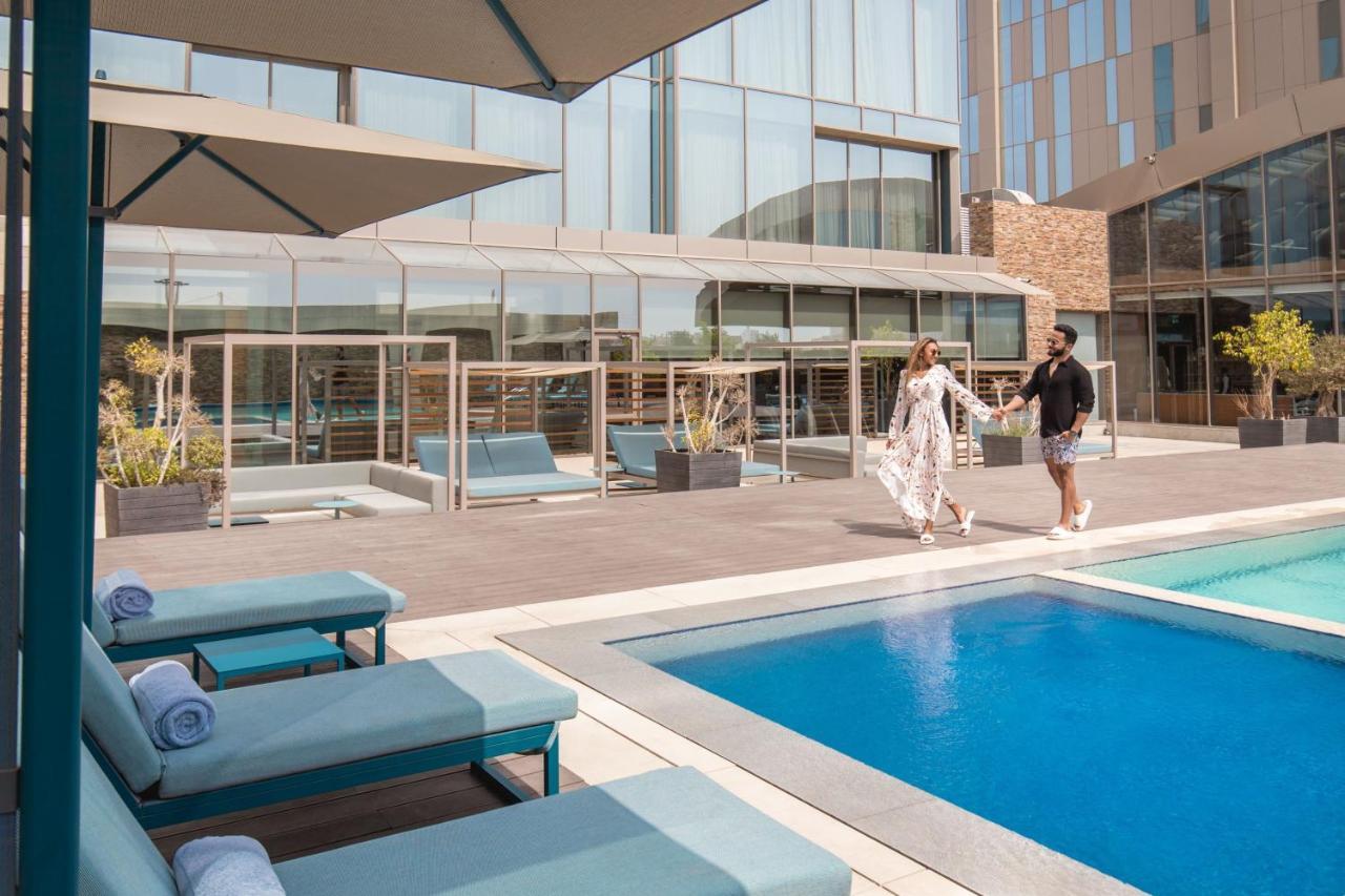 Jeddah Marriott Hotel Madinah Road Eksteriør billede The pool at the hotel