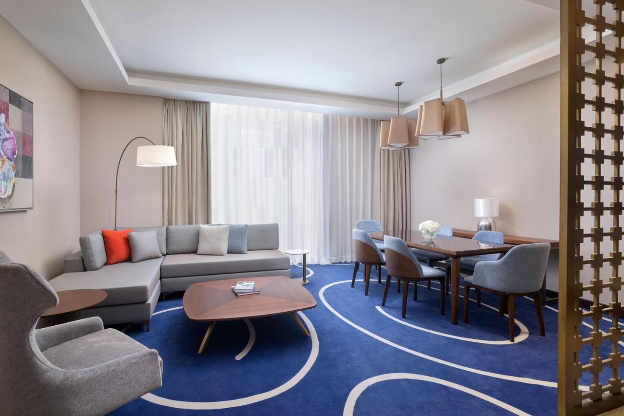 Jeddah Marriott Hotel Madinah Road Eksteriør billede A suite at the hotel