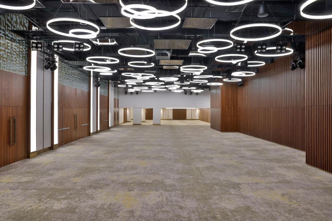 Jeddah Marriott Hotel Madinah Road Eksteriør billede The interior of the National Cultural Centre