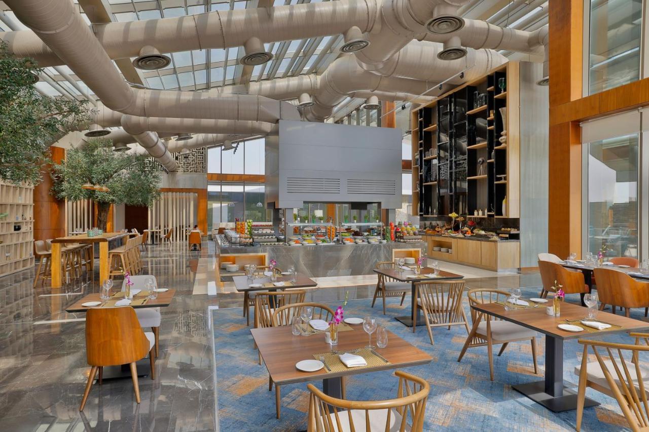 Jeddah Marriott Hotel Madinah Road Eksteriør billede The Kitchen Table