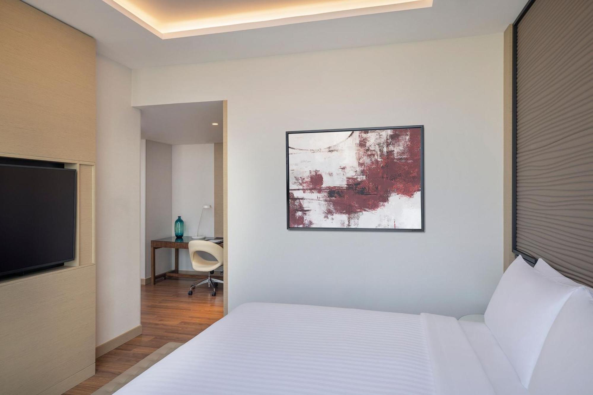 Jeddah Marriott Hotel Madinah Road Eksteriør billede A bedroom at the hotel