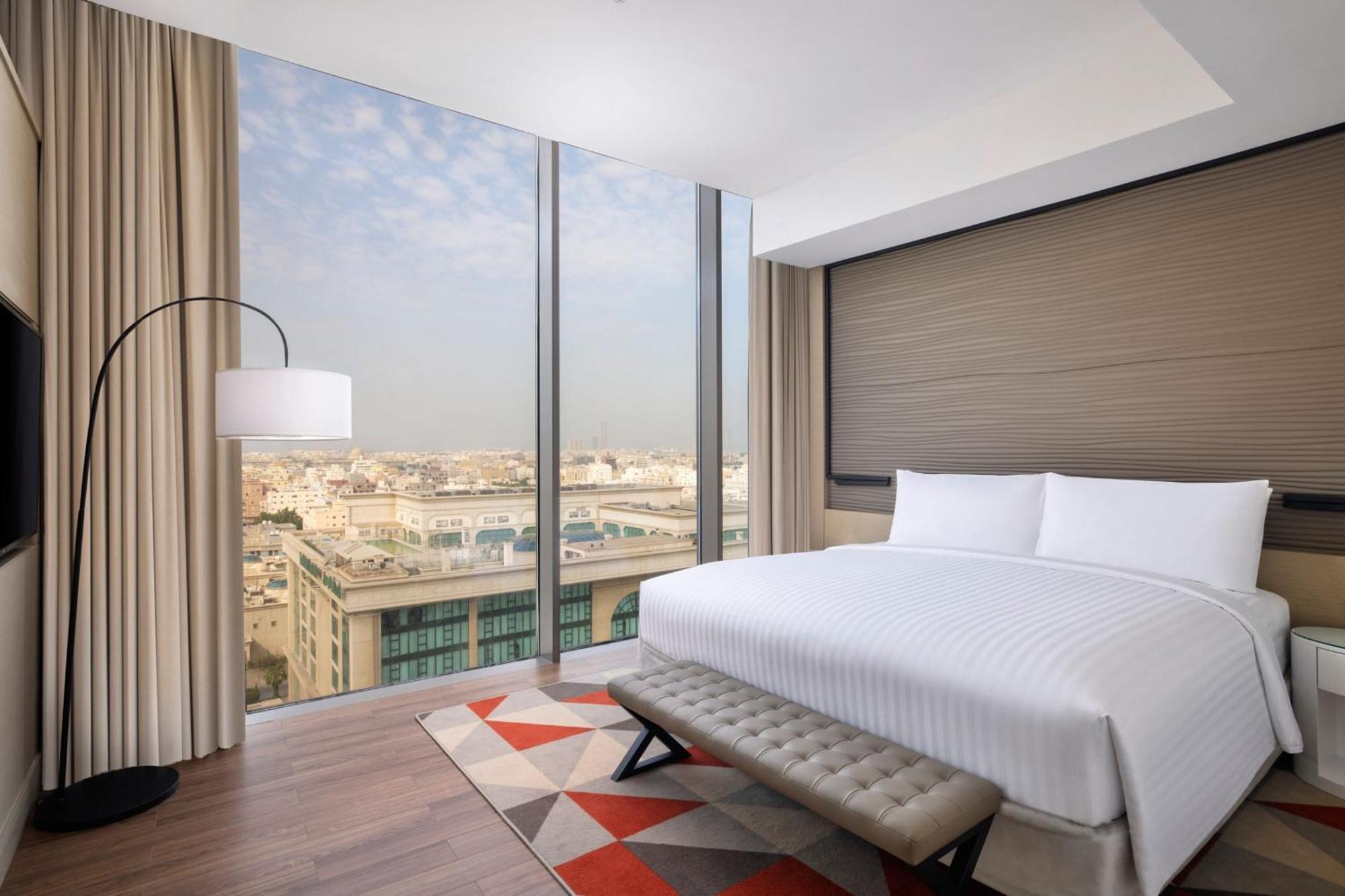 Jeddah Marriott Hotel Madinah Road Eksteriør billede A bedroom at the hotel