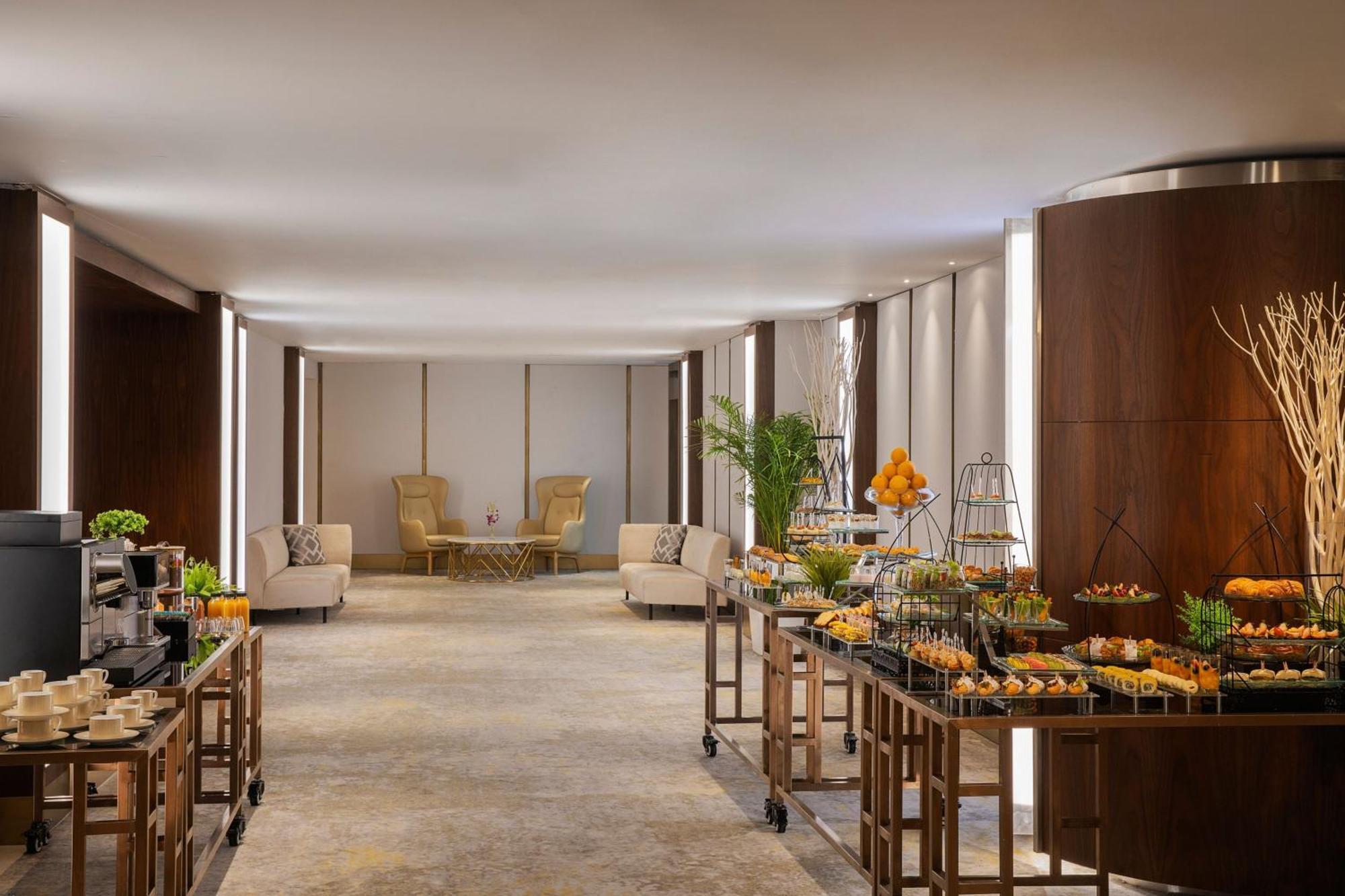 Jeddah Marriott Hotel Madinah Road Eksteriør billede The Westin Mumbai International Airport