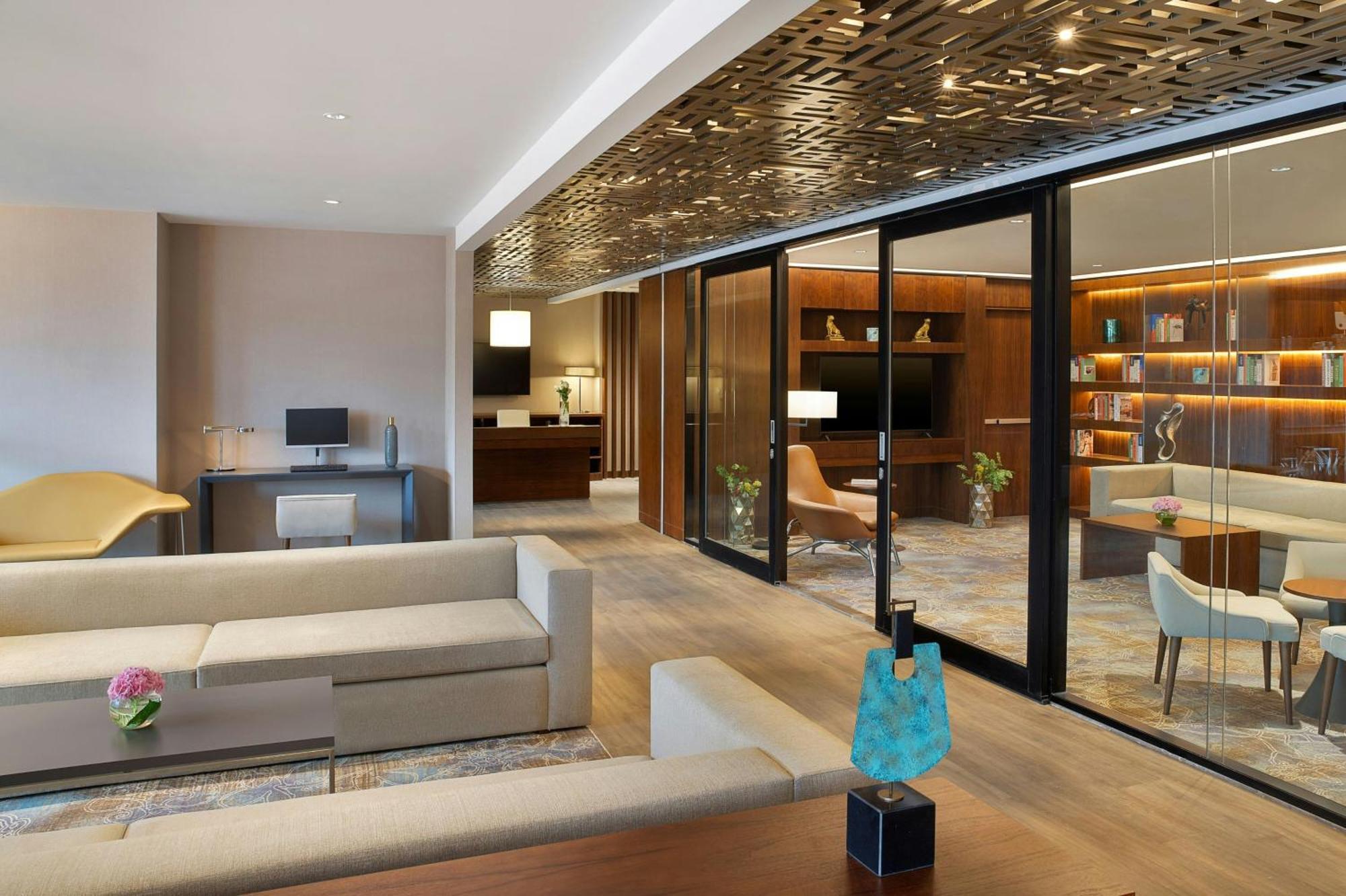Jeddah Marriott Hotel Madinah Road Eksteriør billede The Westin Mumbai International Airport
